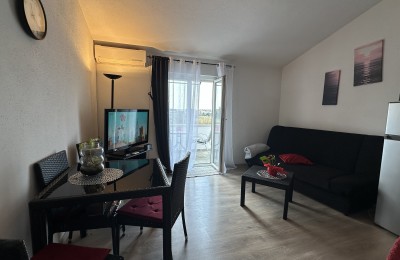 Novigrad stan na prvom katu s pogledom na more