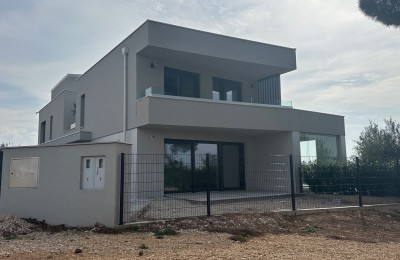 Modern house in a row with a beautiful view of the sea - under construction