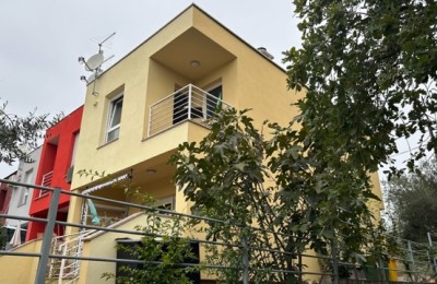 Besondere Gelegenheit: Reihenhaus in der weiteren Umgebung von Umag, nur 300.000 Euro