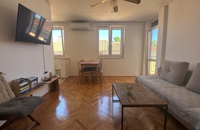 Mali stan u centru grada blizu plaže