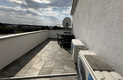 Novigrad stan na prvom katu s pogledom na more