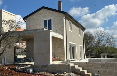 Smaller villa with wellness and swimming pool near Višnjan - under construction