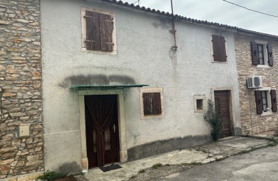 Old house for renovation in the city center, Novigrad