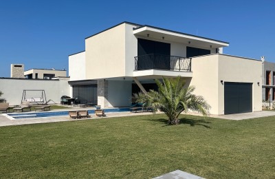 Luxury villa, completely furnished, Brtonigla